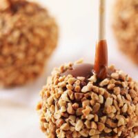 Cookies-n-Cream Caramel Apple - Image 3